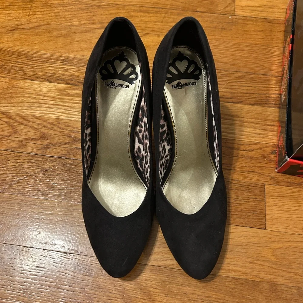 Fergalicious Women's Black Pumps - Picture 1 of 5